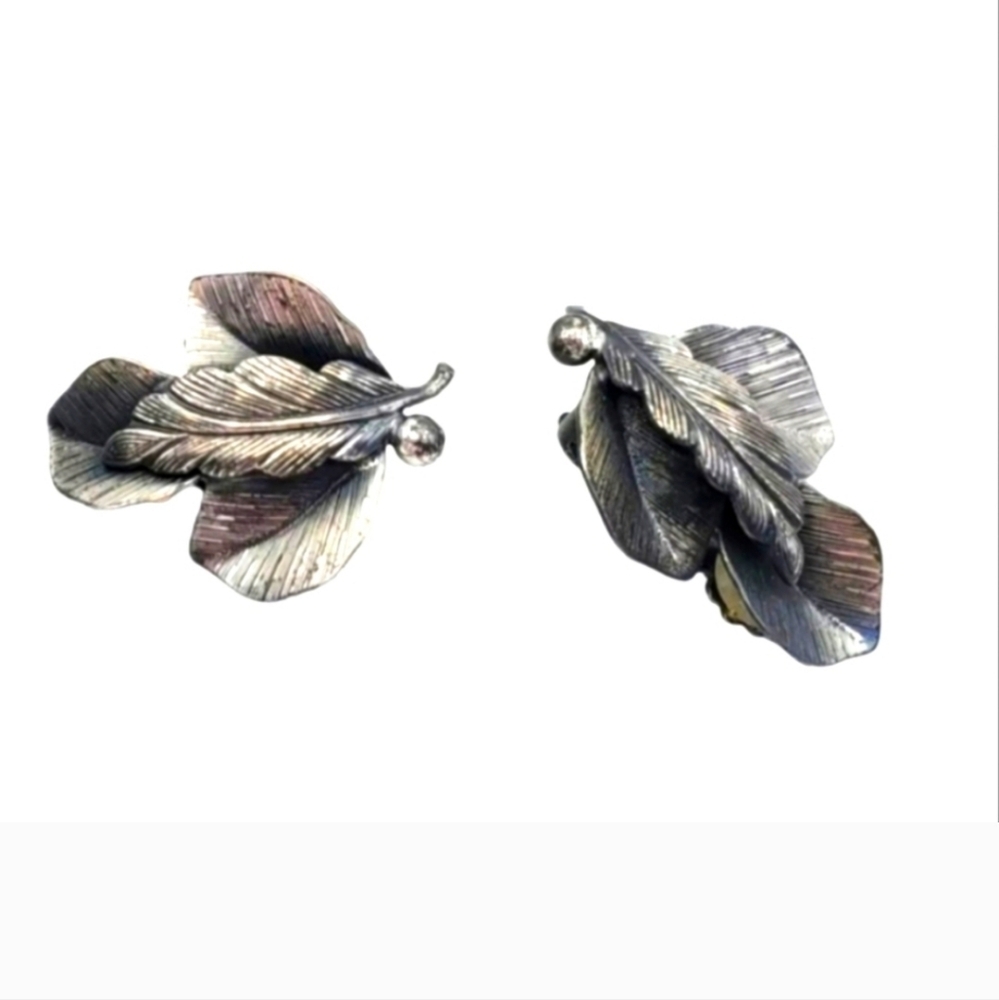 Botticelli Vintage 60s Blackened Silver Rare Leaf Clip On Earrings - Picture 12 of 12